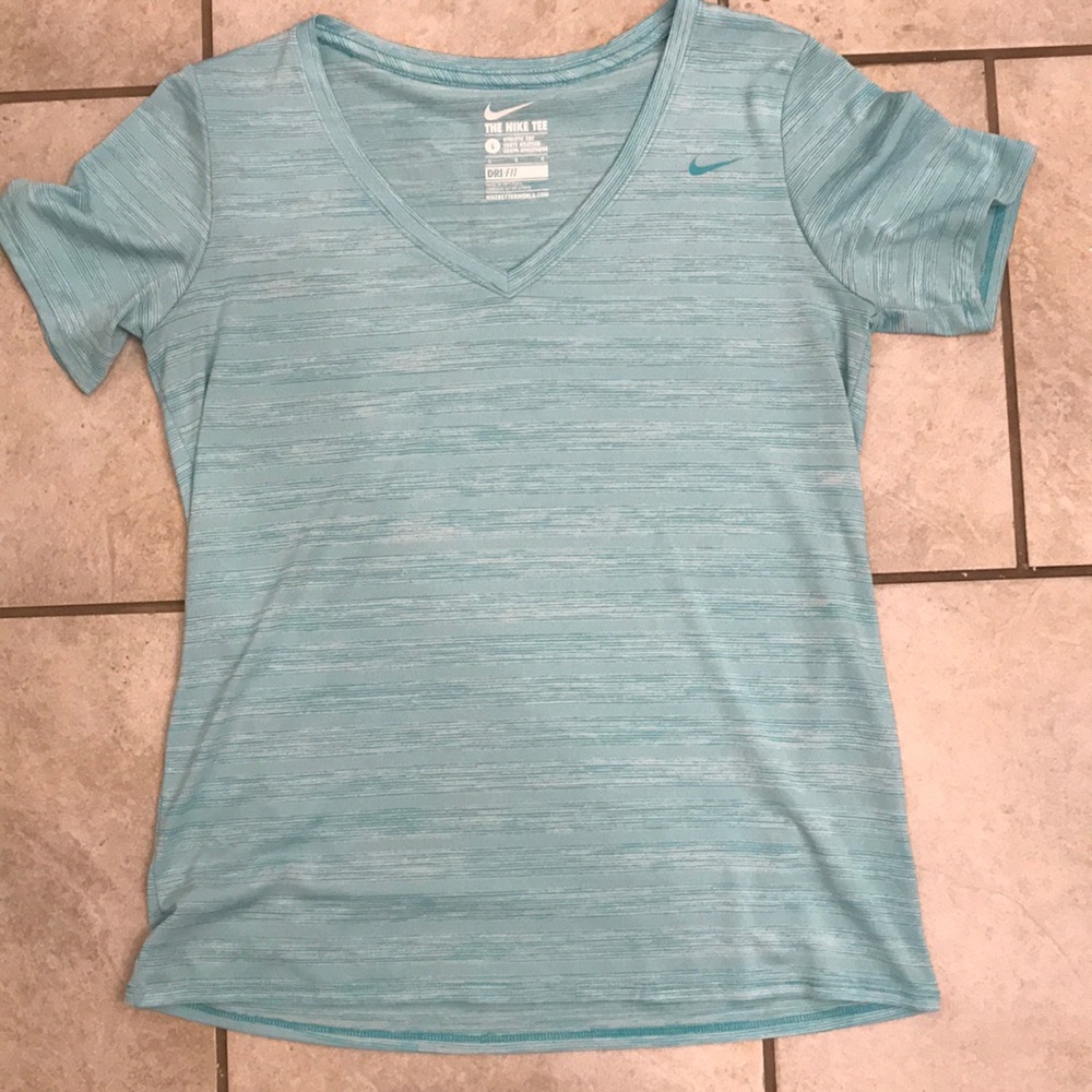 Nike light green dri fit shirt. Lightweight! EUC!